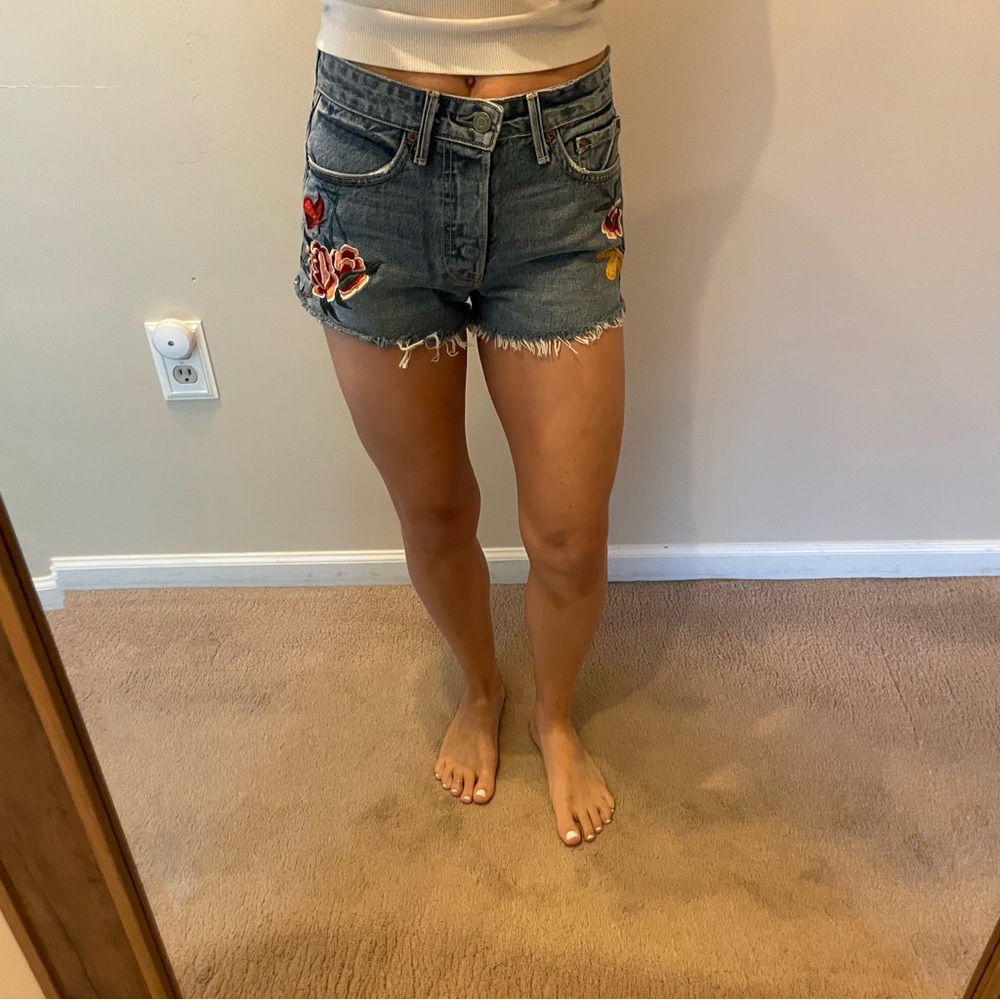 GRLFRND Cindy Rising Sun Floral Embroidered Cut Off Shorts size 23